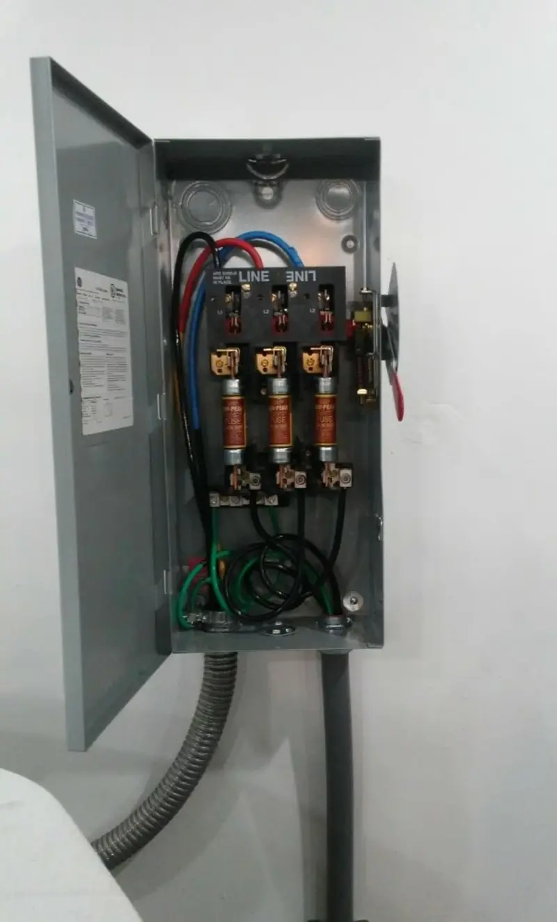 Three-phase disconnect switch installed for Smoke Detector Installation in Americus